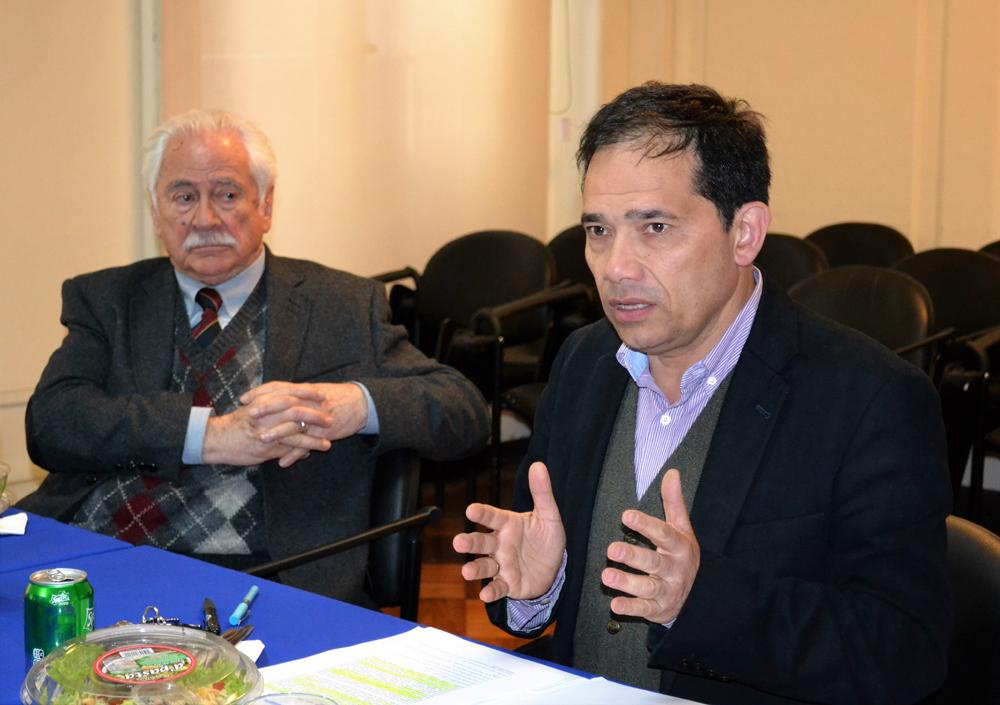 El profesor Sergio Micco junto a Edmundo Fuenzalida