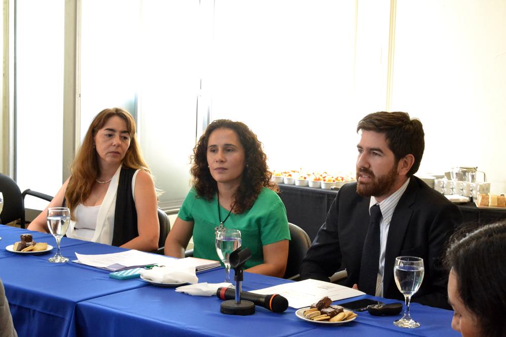 Ximena Tocornal, Presidenta Corporación Centro de Análisis de Políticas Públicas; Olga Espinoza, Directora del CESC; y Pablo Carvacho, de la Subsecretaría de Prevención del Delito