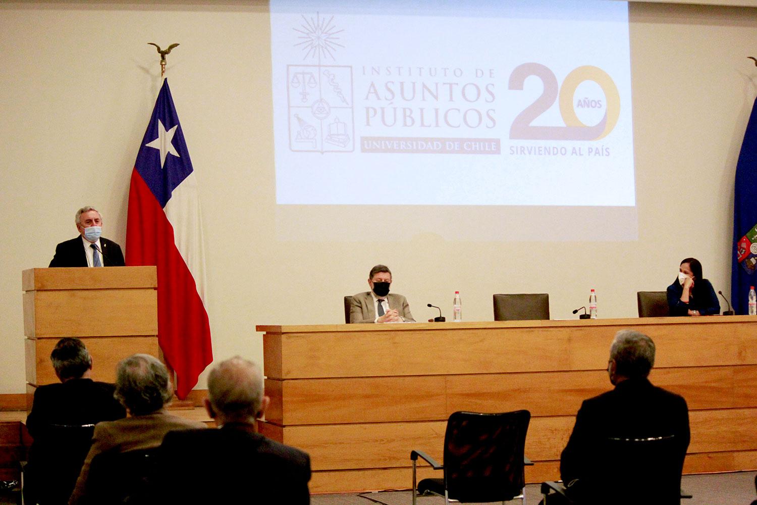 "Reitero la confianza que tenemos en lo que este instituto puede aportar a la reflexión interna de la Universidad de Chile", planteó el Rector Vivaldi.