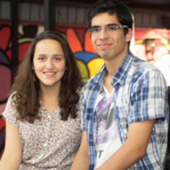 Inés Paredes y Francisco Roa, responsable de la Revista de Publicación Estudiantil