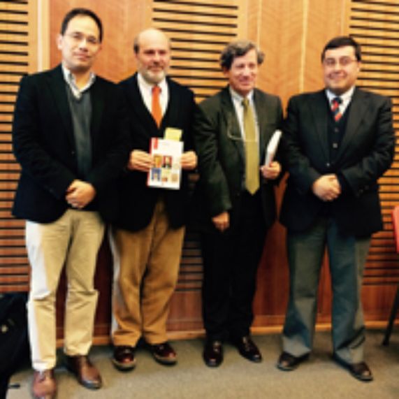 El académico Sergio Micco comentó el libro Chile en épocas de crisis